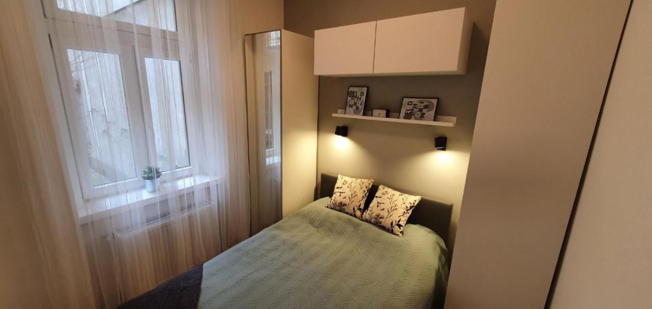 Cs14 Gold Apartment